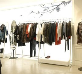 开品牌服装加盟店关注哪些因素更赚钱